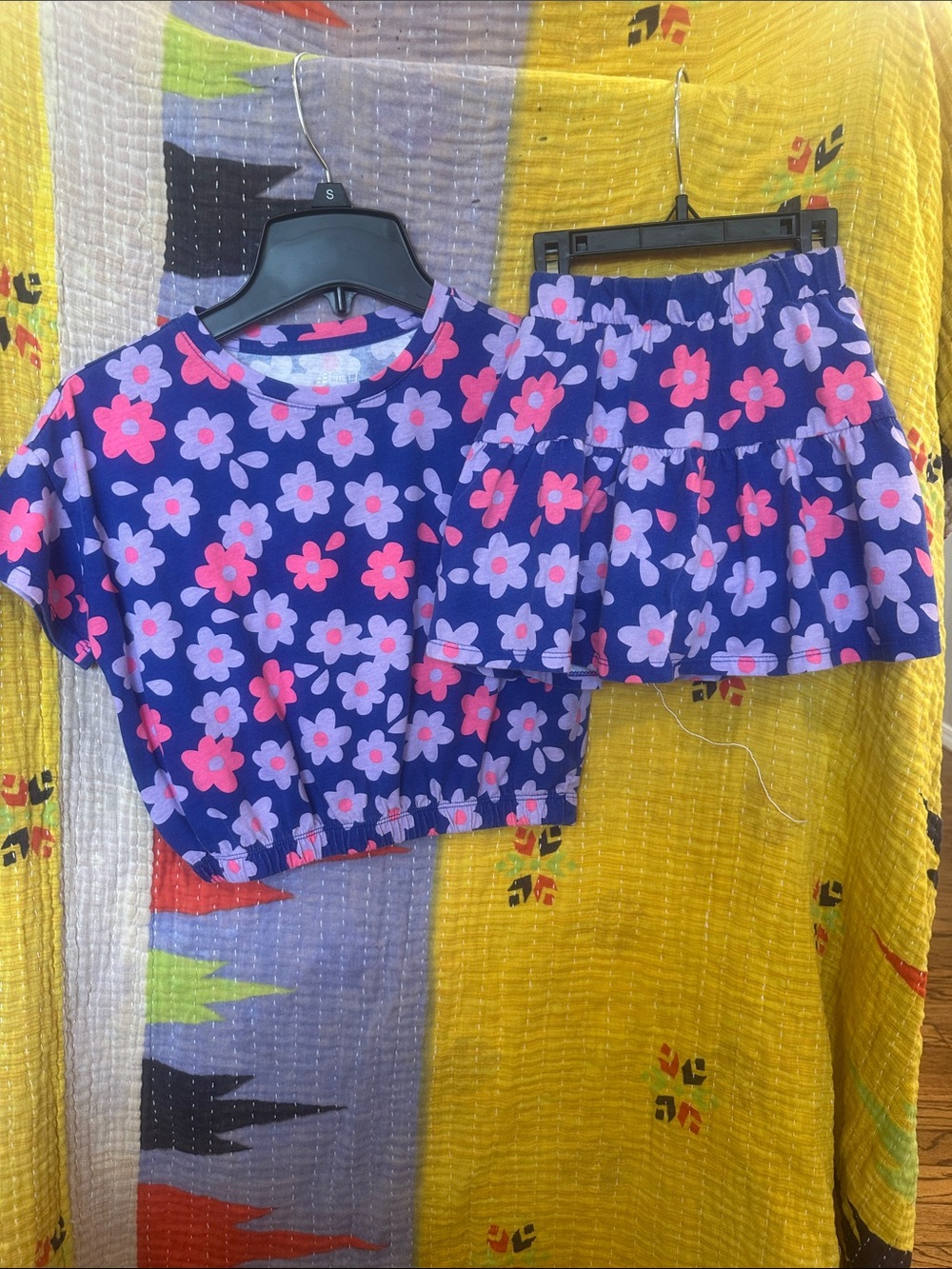 bcg Navy Floral Crop Top and Skirt Set 
Skirt 6-6x
Shirt 7